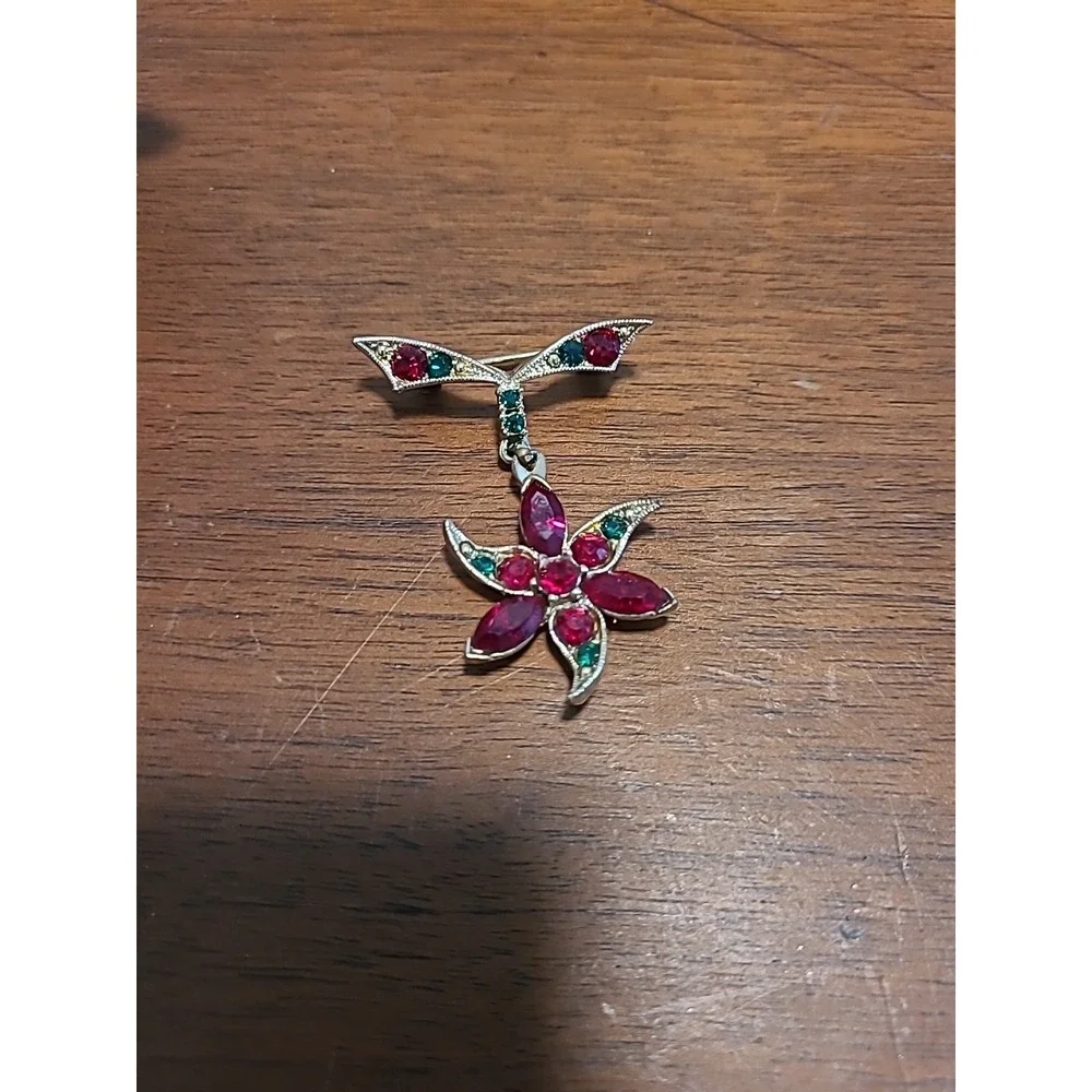 Vintage Gold Tone Poinsettia‎ Flower Rhinestone Brooch Red & Emerald 2